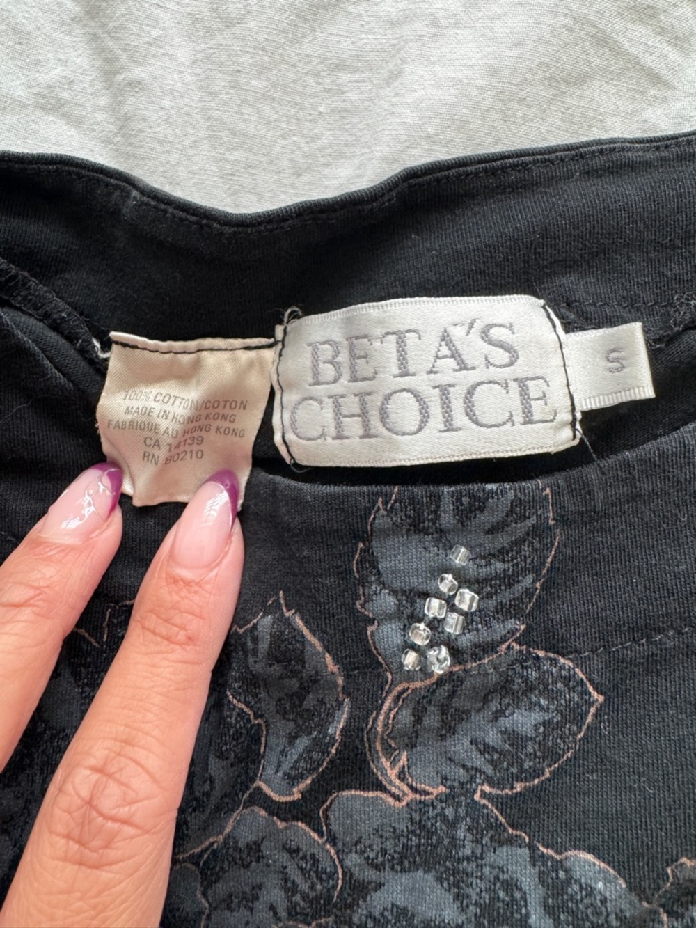 Black Short-Sleeve Graphic print Tee with Floral Beading - Picture 5 of 7